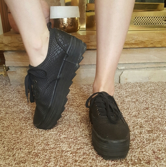 *SOLD* Black platform sneakers Divided H&M scales - Picture 2 of 9